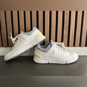 On Running Women’s The Roger Advantage Sneakers